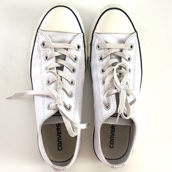 Converse Chick Taylor All Star White Leather Sneakers Size 8 - Picture 2 of 15